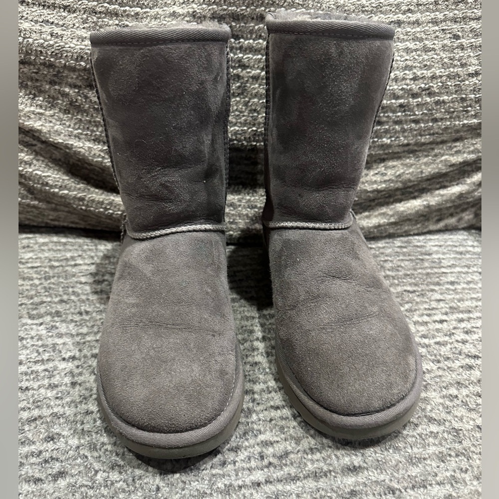 Ugg Classic Short Gray Boots, EUC!